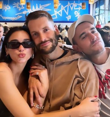 Simon Porte Jacquemus y Dua Lipa