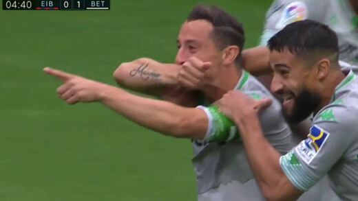 Andrés Guardado anota gol tras asistencia de Diego Lainez