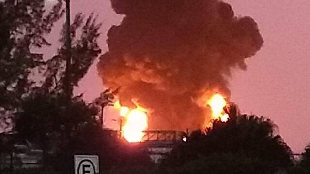Incendio complejo Pajaritos Pemex.