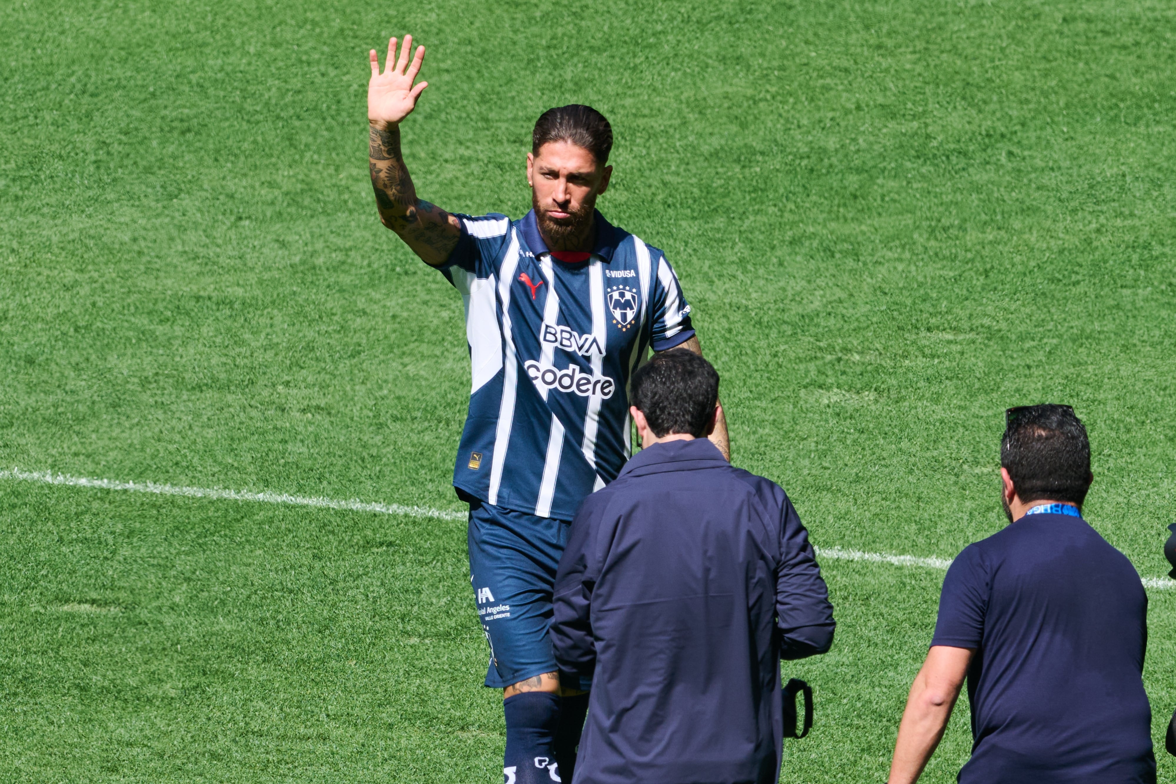 Sergio Ramos en su presentación con Rayados de Monterrey.