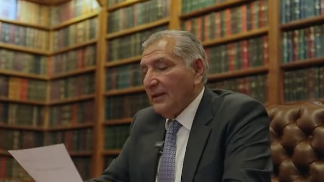 Adán Augusto López lee la carta de renuncia