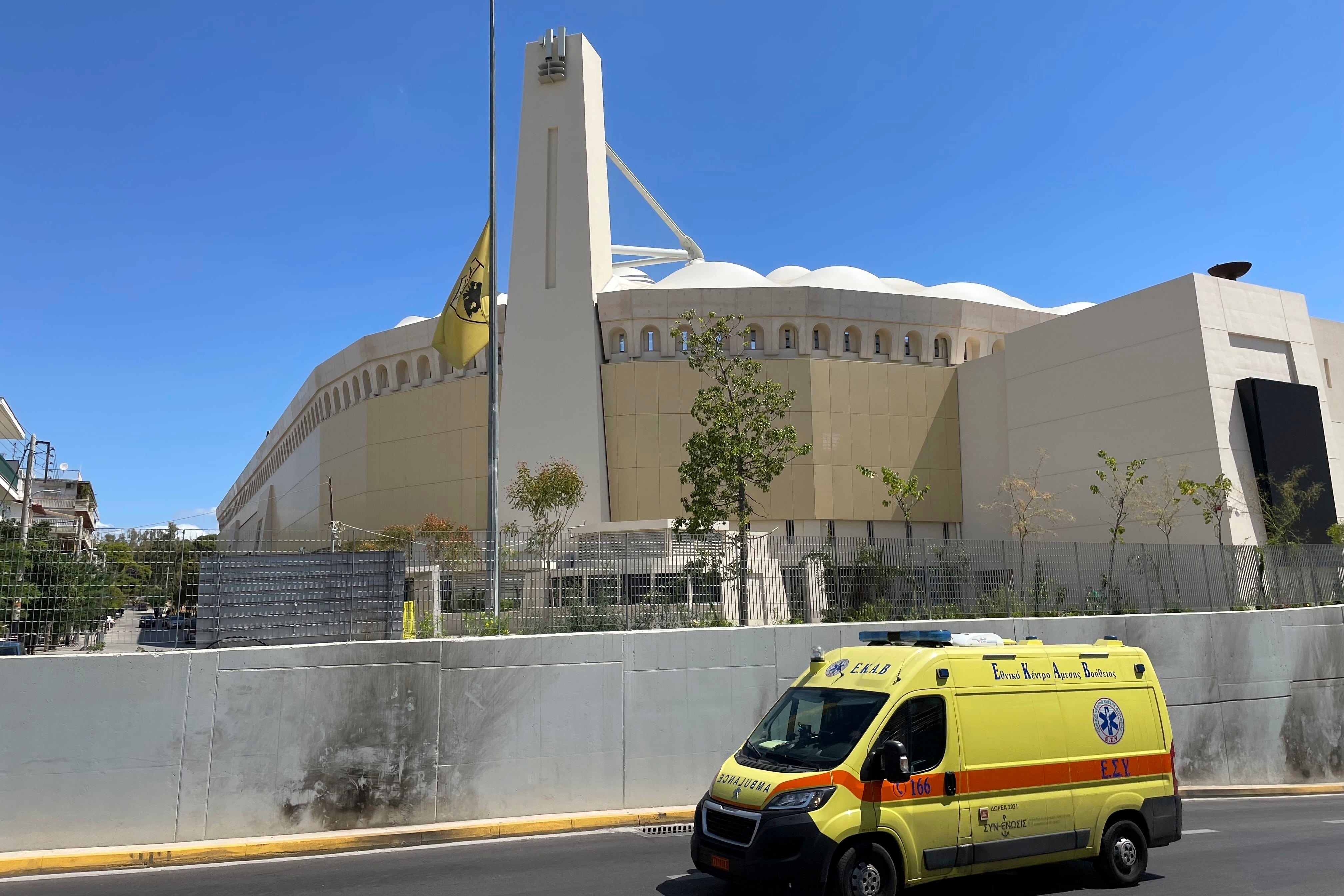Aplazan juego por violencia