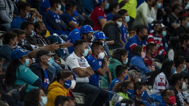 Fans en Estadio Hidalgo