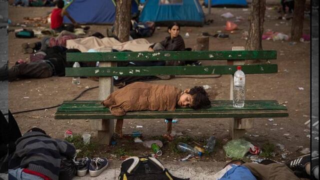 "Un alto número de esas personas son refugiados que han sufrido enormemente en sus países de origen y durante el viaje. El derecho internacional es claro, la detención de los inmigrantes debe ser siempre el último recurso", señala el Alto Comisionado de las Naciones Unidas para los Derechos Humanos, Zeid Ra‘ad Al Hussein,