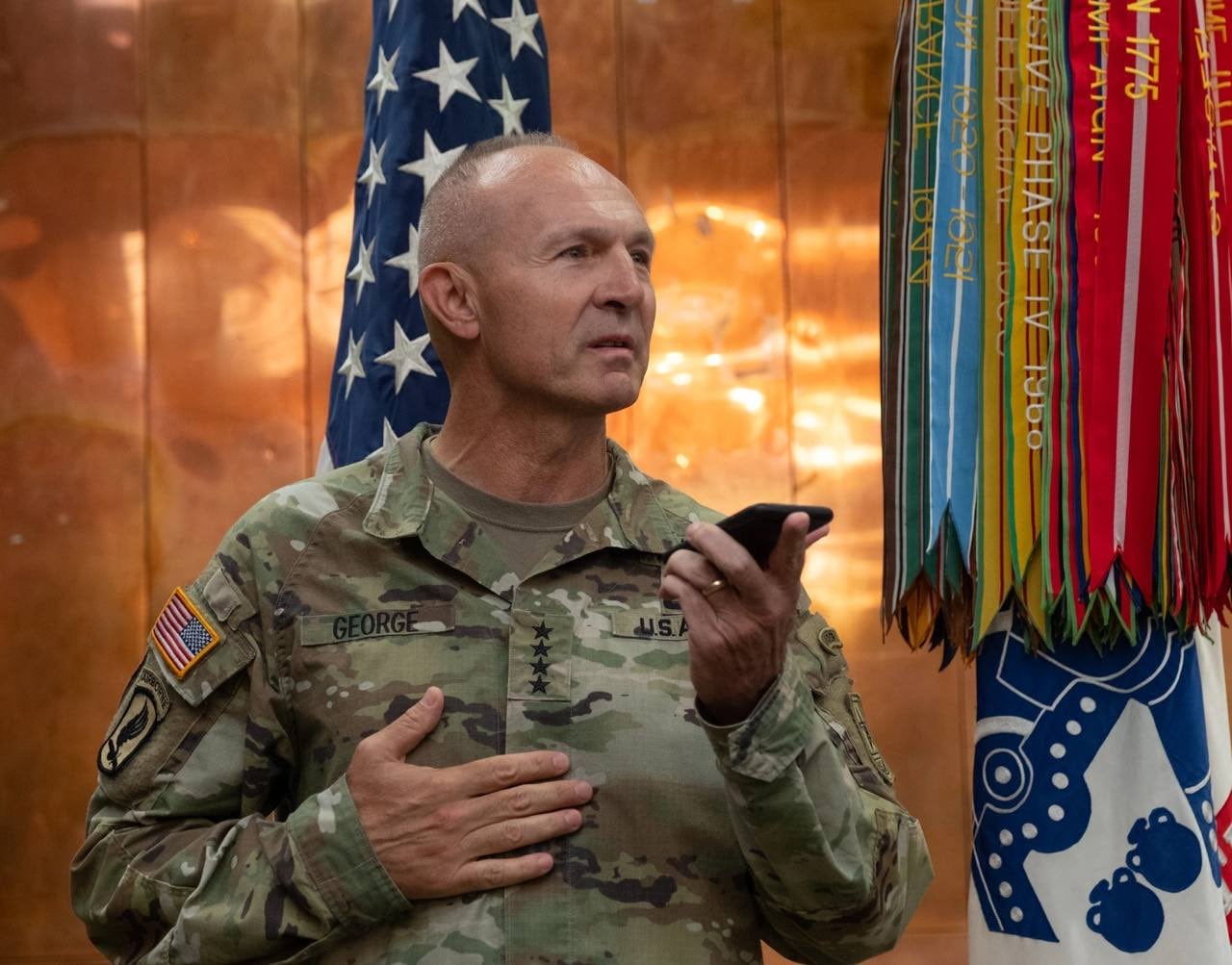 Despiden a Randy George