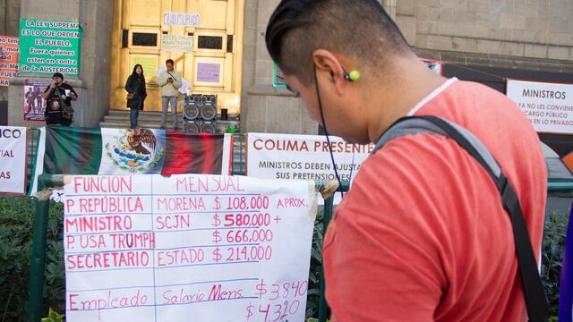 Manifestación para exigir recorte salarial a ministro de SCJN