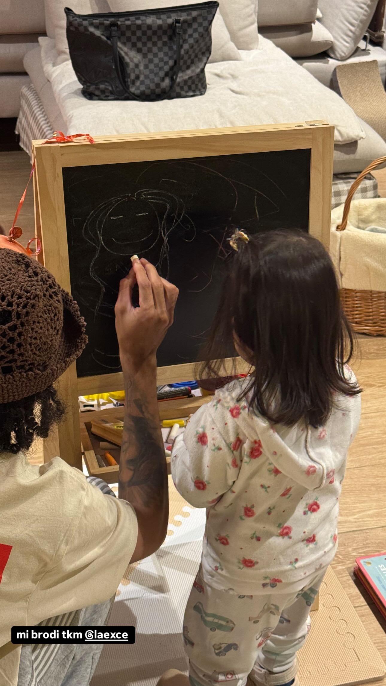 Cazzu presume su estrecha relación con el reguetonero La Exce