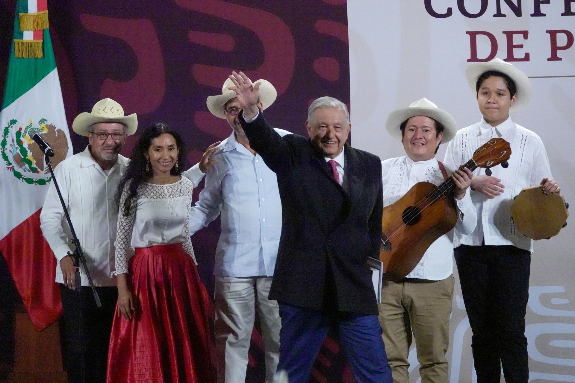 AMLO último día como presidente; fiesta en Palacio Nacional