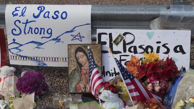 Ofrendas en el sitio del tiroteo.