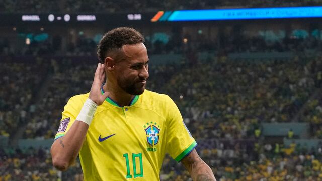 Neymar y Brasil sufren en los primeros 45 minutos con Serbia.