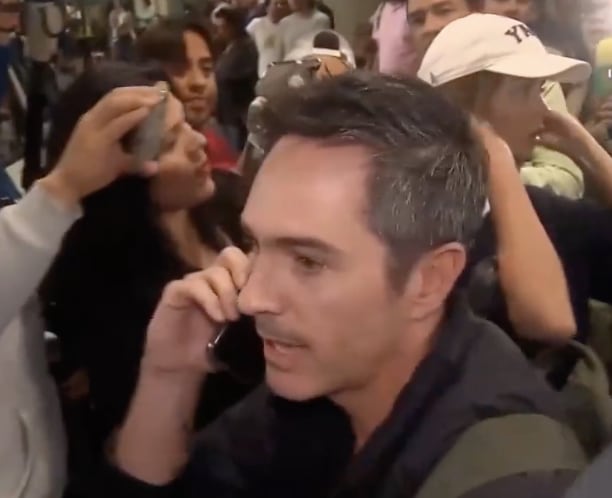 Captan a Mauricio Ochmann junto a su novia Lorena González