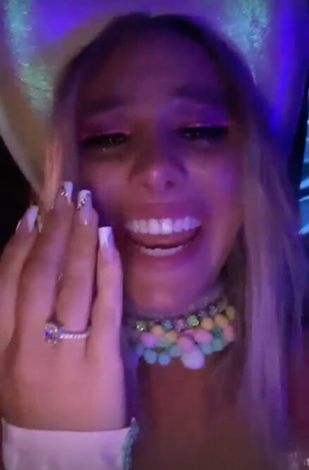 Lele Pons con anillo de compromiso