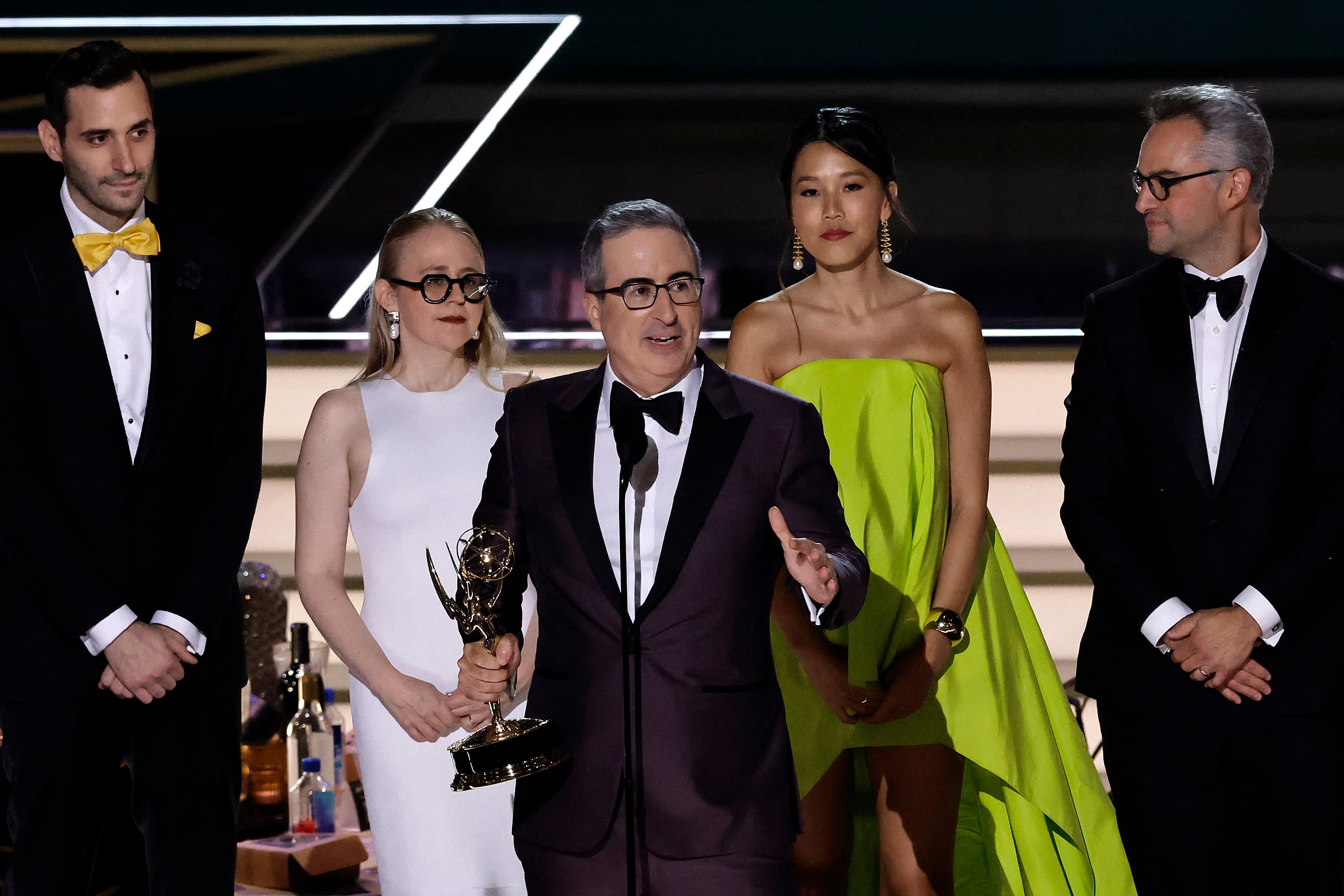 John Oliver en los Emmys 2022