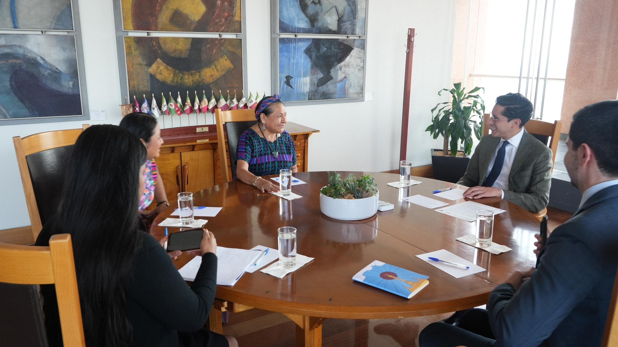 SRE nombra a Rigoberta Menchú alta consejera para los Derechos de las Mujeres y los Pueblos Indígenas