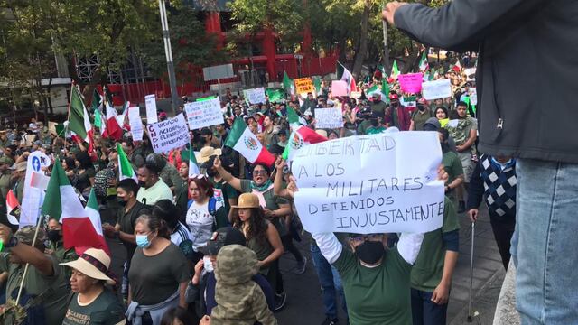 Marchan en CDMX por militares encarcelados por los 5 jóvenes asesinados en Nuevo Laredo