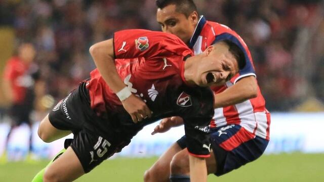 Chivas y gana 2-0 en clásico.