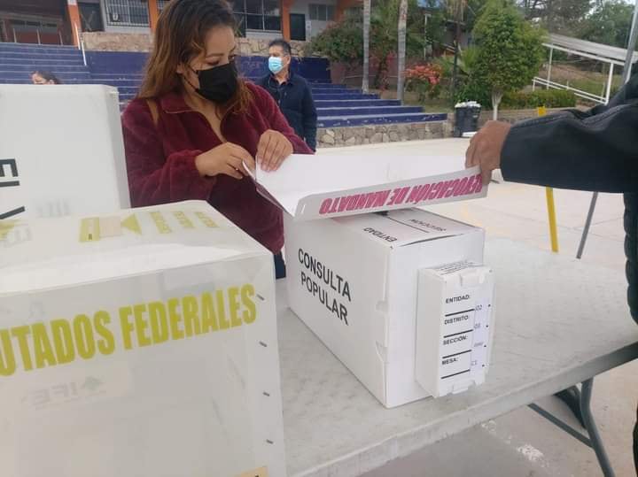 usuarios de twitter dicen que la urnas de la revocación mandato fueron recicladas/Twitter