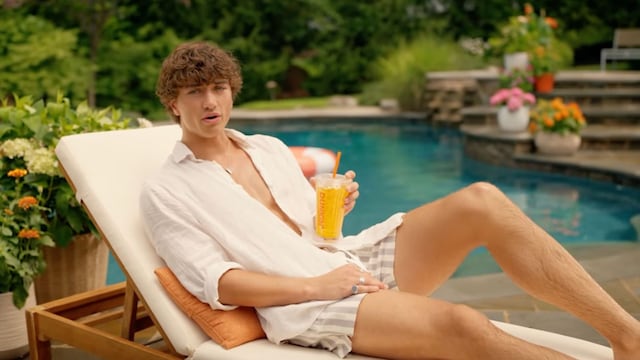 Gavin Casalegno protagoniza anuncio de Dunkin’ Donuts en YouTube