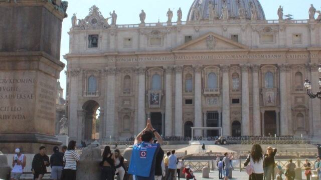 Así llegó el aficionado a la Santa Sede.