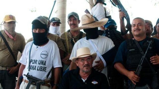 Hipólito Mora en La Ruana cuando surgió el grupo de autodefensa en 2013. Foto: Pep Companys para El País.