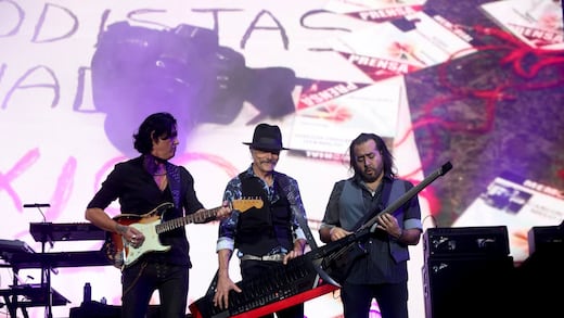 Saúl Hernández lanza Grito de Independencia durante concierto de Caifanes en la Venustiano Carranza: “¡Viva México sin feminicidios ni derecho de piso!”