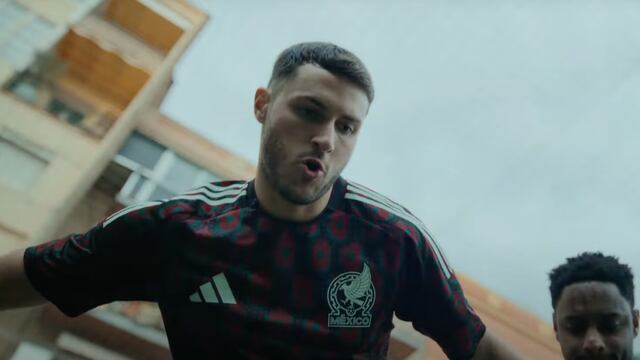 Santiago Giménez protagoniza comercial con Lionel Messi y Jude Bellingham