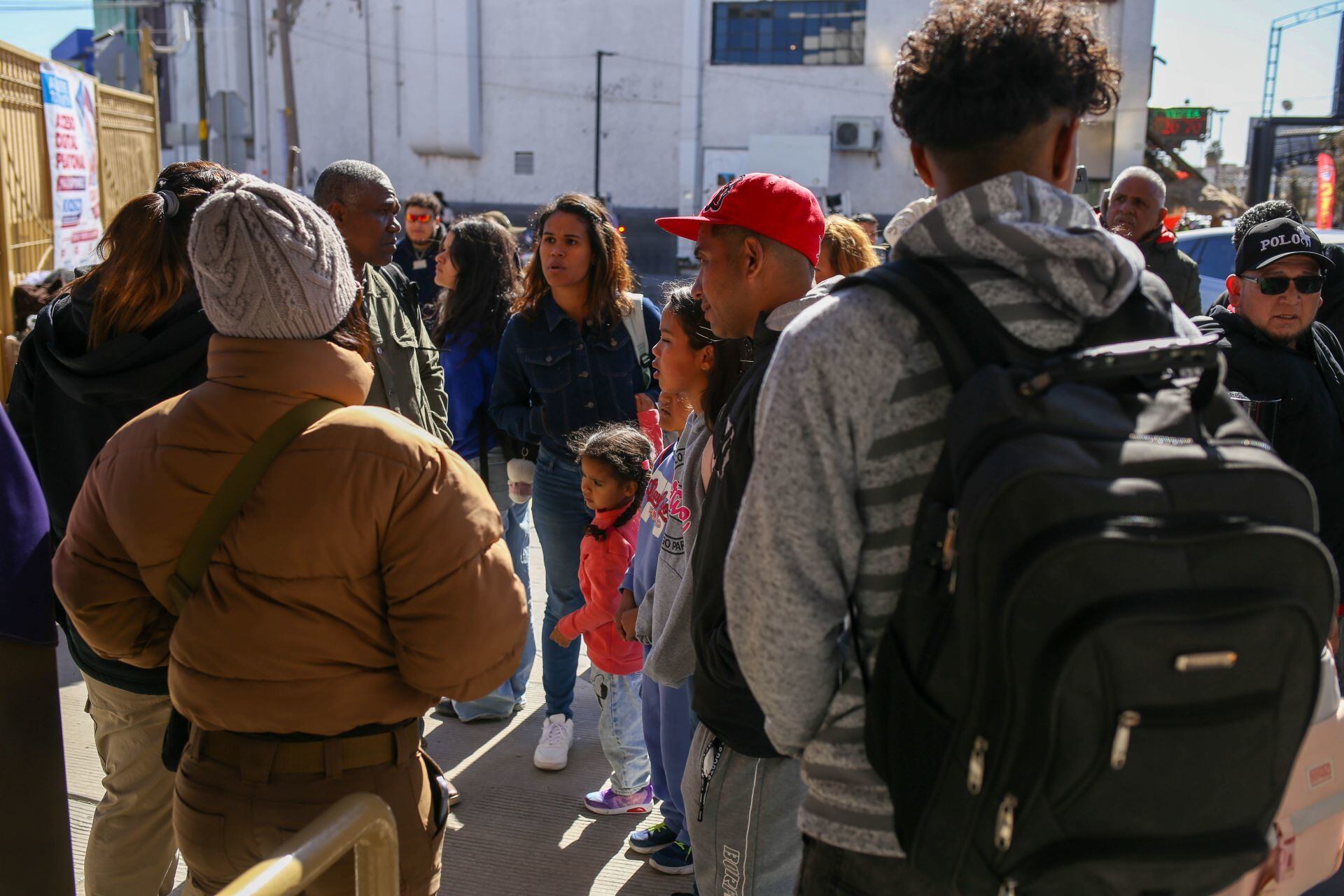 Empresas mexicanas tendrán 100 mil trabajos para migrantes deportados