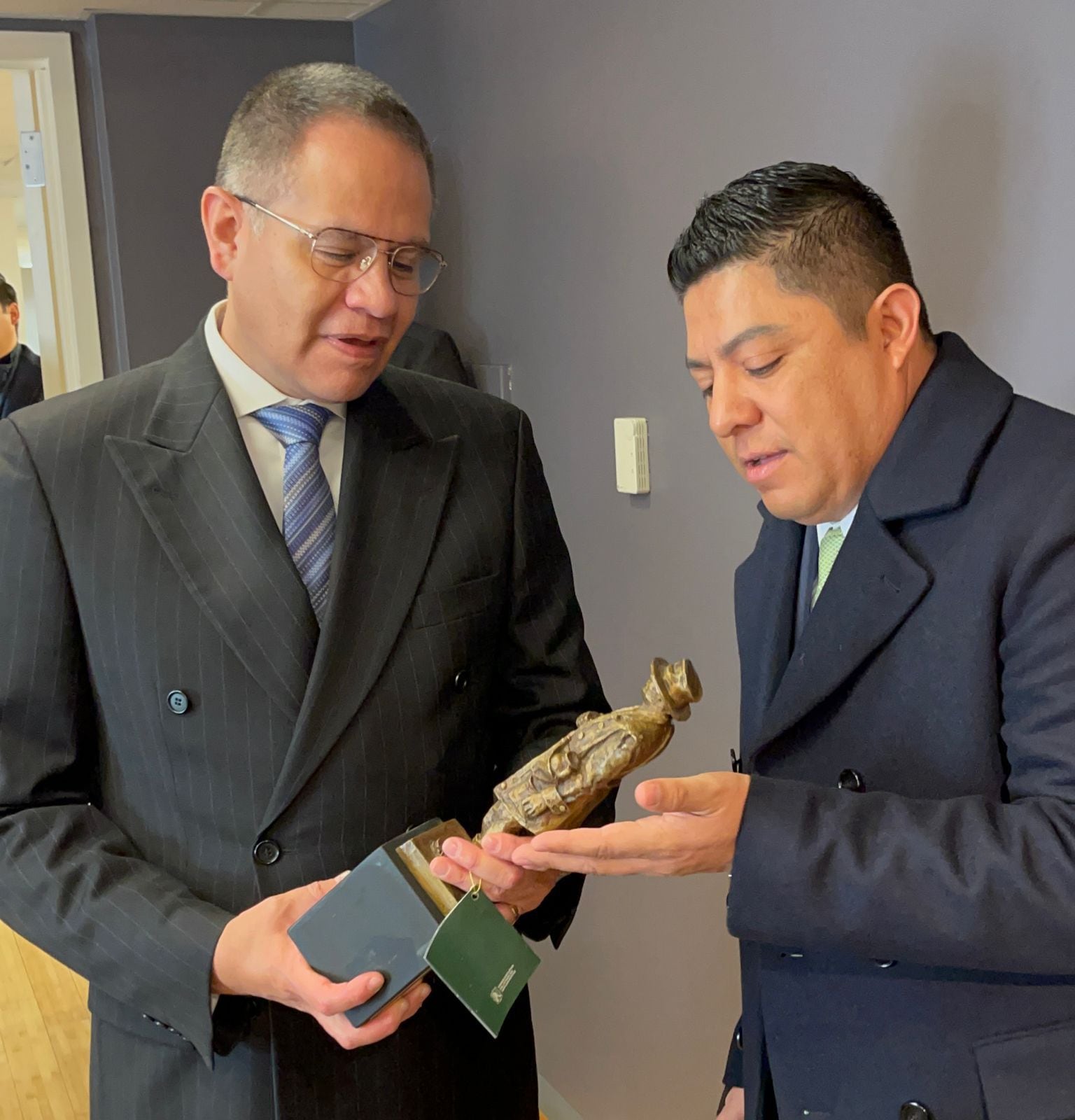 Ricardo Gallardo en reunión con Cónsul General de México en Chicago