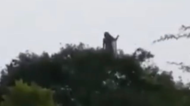 ¿Una bruja? Trabajador de Pemex capta en video evento paranormal