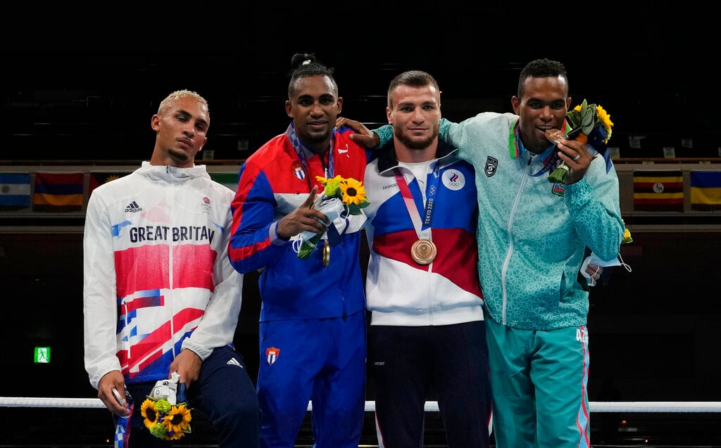 Benjamin Whittaker rechaza medalla de plata.