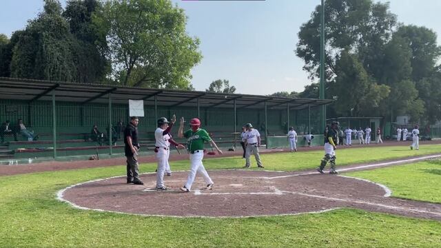 AMLO presume su primer juego de béisbol de 2023: “enfrentando a una pandilla de rufianes a diario todavía macaneo” (VIDEO)