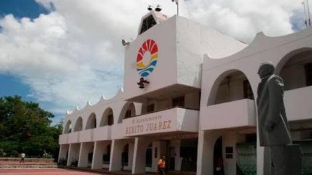 ¿Quién fue responsable de entregar la vocería del ayuntamiento de Cancún?