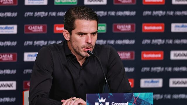 Fernando Gago en conferencia