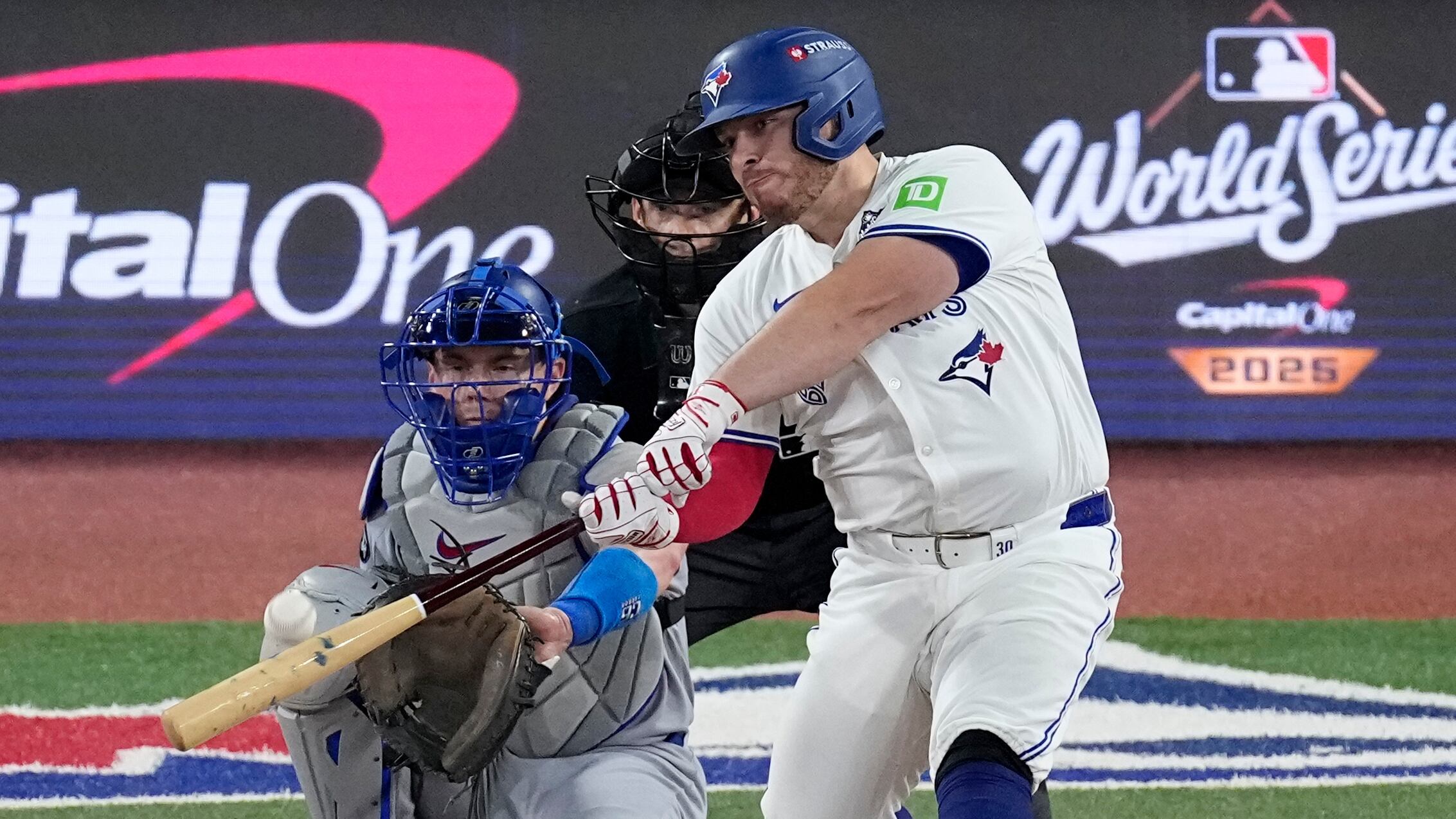 Alejandro Kirk brilla en la Serie Mundial: Primer mexicano en conectar jonrón en el Clásico de Otoño