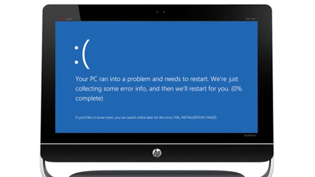 Pantalla azul de la muerte de Windows 10 en una computadora de escritorio.