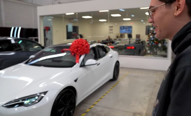 El Mariana se acaba de comprar un Tesla