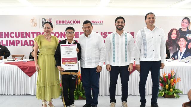 Javier May reconoció a medallistas de Olimpiada Nacional