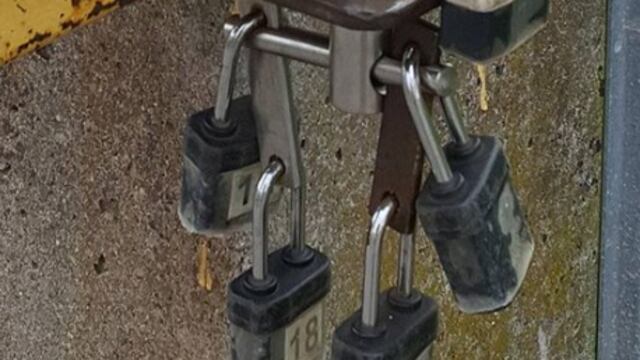 Nudo bruniano con candados