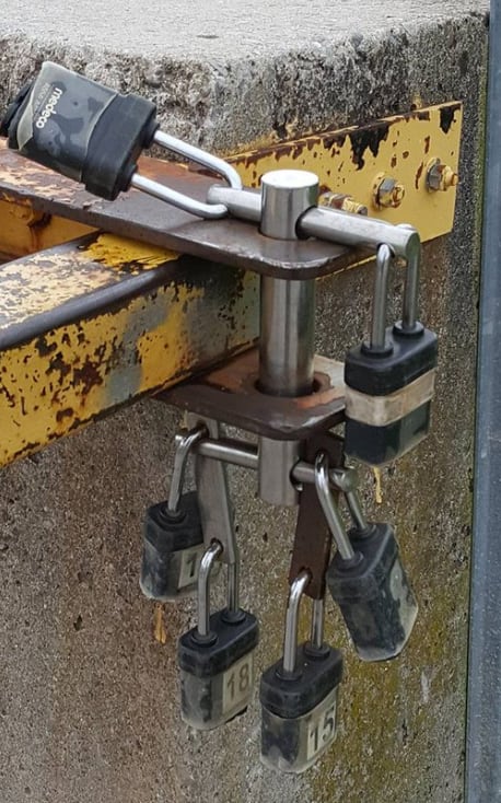 Nudo bruniano con candados