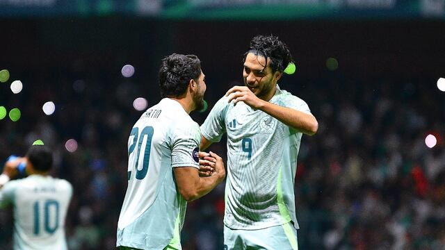 Raúl Jiménez y Henry Martín con la Selección Mexicana.