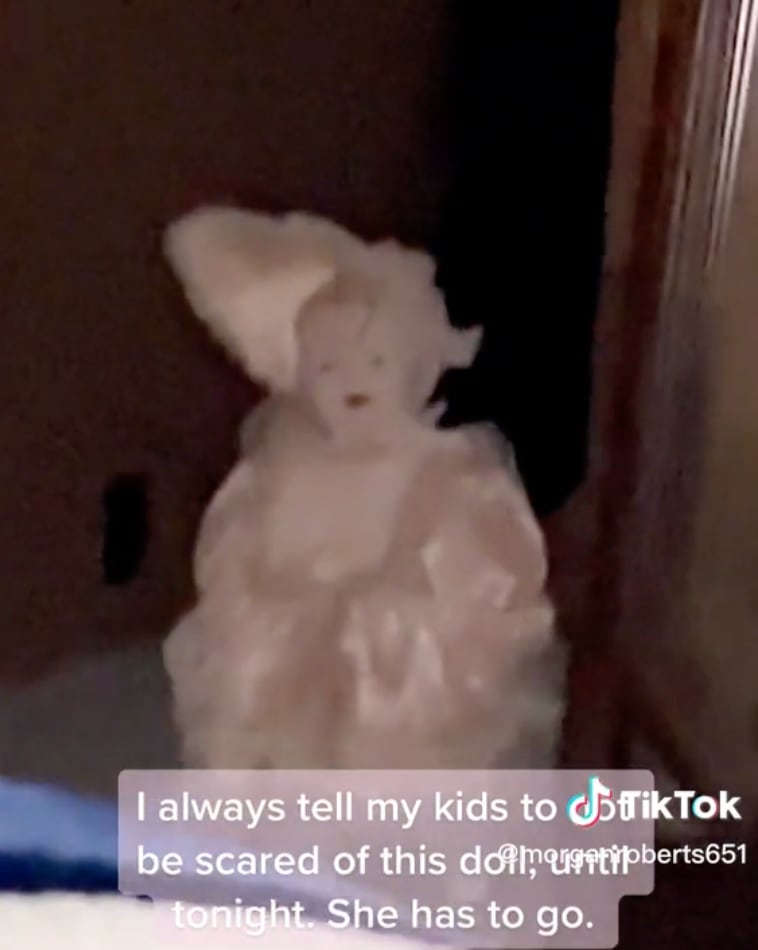 Muñeca se mueve sola