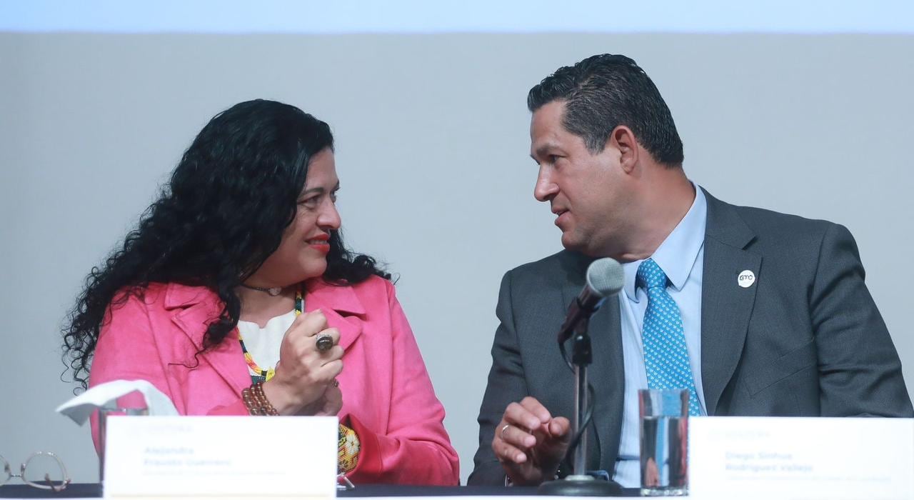 Diego Sinhue Rodríguez y la secretaria de cultura federal