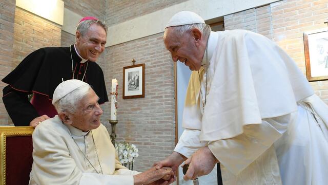 papa Francisco y papa emérito Benedicto XVI