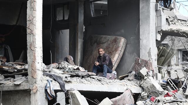 Edificios destruidos en Nuseirat, al centro de Gaza, tras ataque de Israel