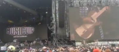 Grupos se presentan a amenizar ambiente en Zócalo previó al concierto de Grupo Firme