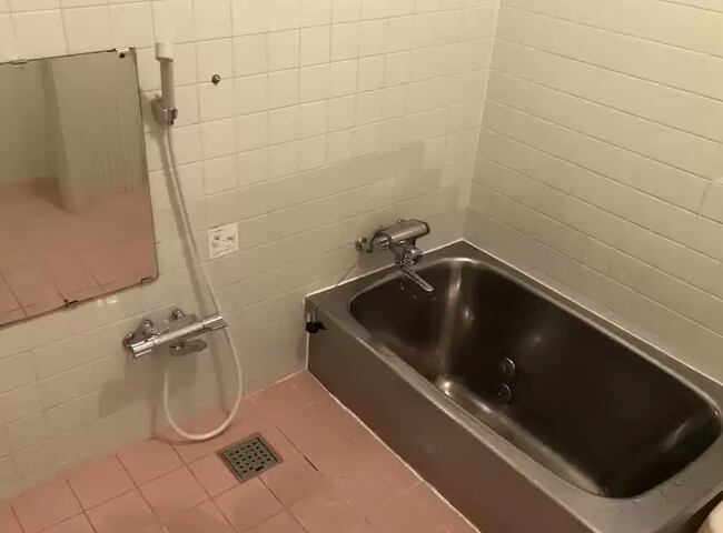 Esta podría ser tu bañera en el hotel.
