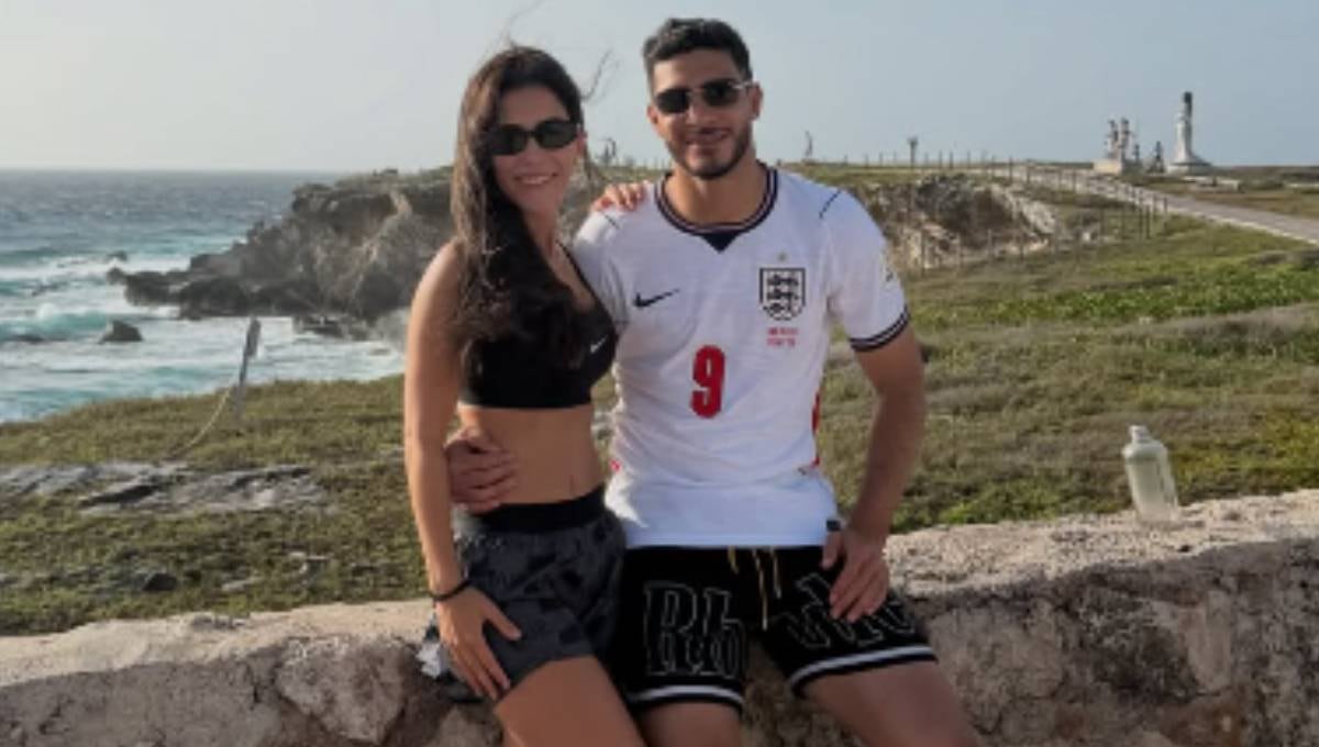 Raúl Jiménez y su esposa