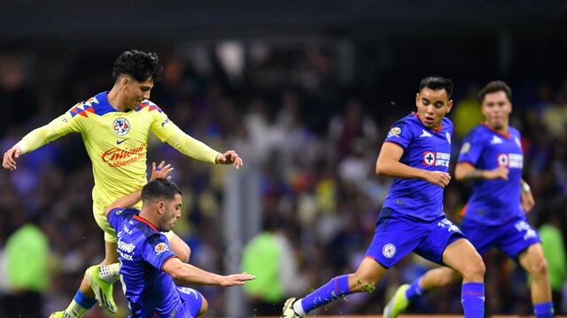 América vs Cruz Azul en el Estadio Azteca.