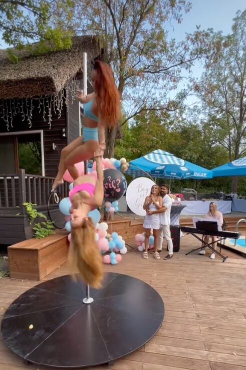 Gender reveal con bailarinas en el tubo