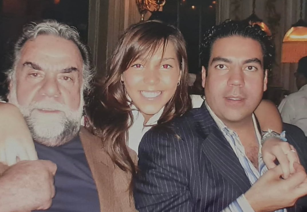 Frida Sofía con su abuelo Cayetano Moctezuma de la Fuente